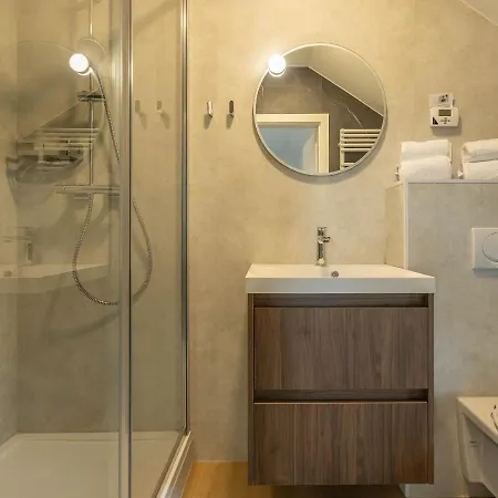 Seven - Les Hotel *